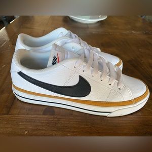 Nike Court Legacy leather sneakers size 8.5 - like new condition
